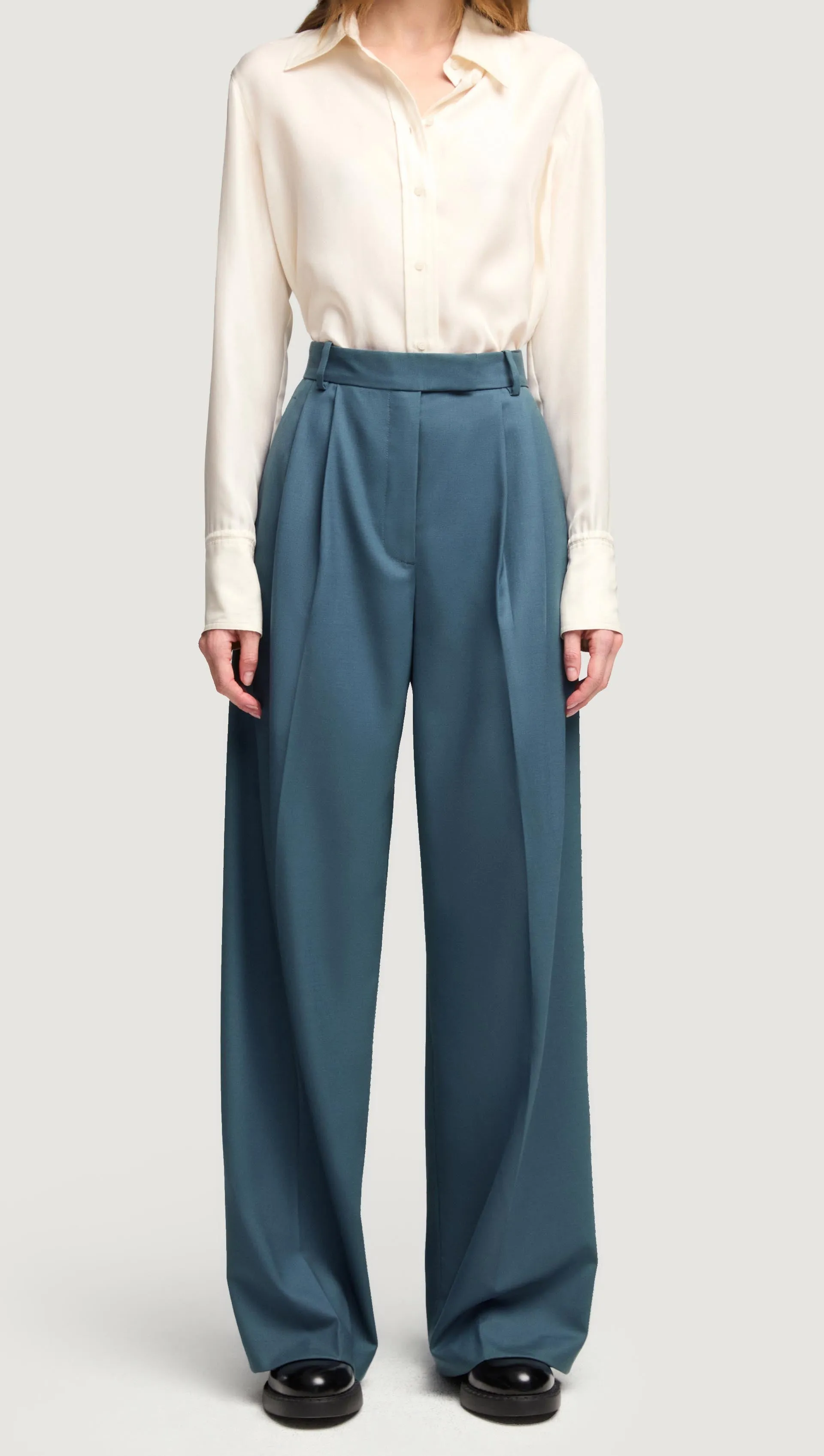 Pleated Trouser in Seasonless Wool | Stone Blue
